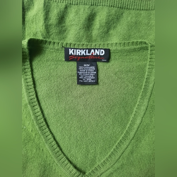 Green Cashmere Veck Sweater - Picture 2 of 8